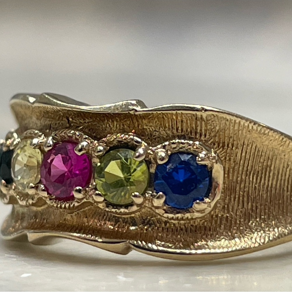 ✨Vintage Mothers ring Sample Brass Gold Plated Multicolor Gemstone Band Size 6 - Picture 8 of 10